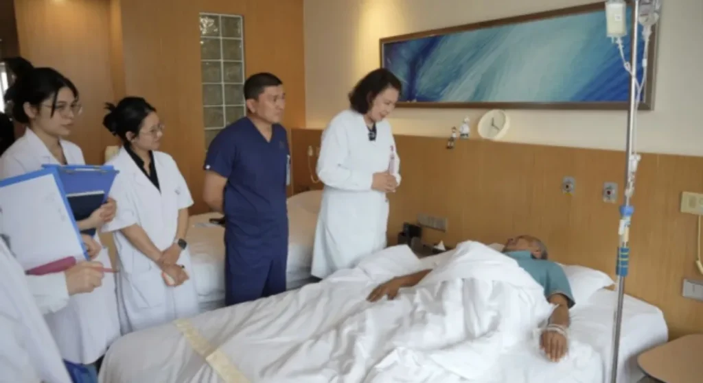 Stem cell infusion procedure at a Boao Lecheng medical facility — supervised cellular therapy for Type 2 diabetes patients