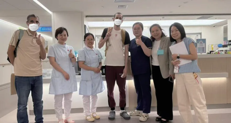 Omar from Morocco with Beijing GoBroad Hospital team &mdash; DLBCL CAR-T complete remission