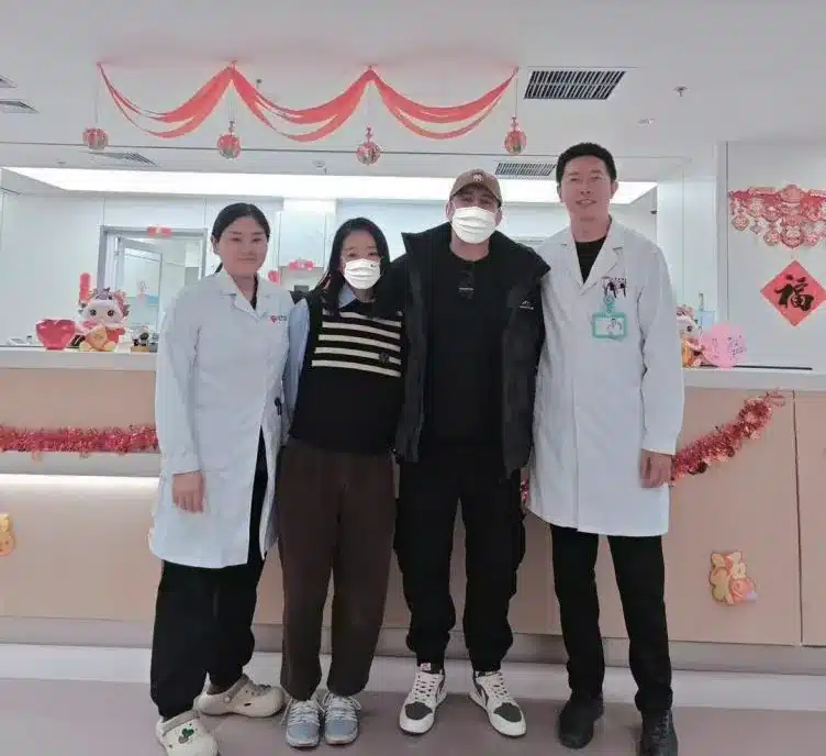 International patient and medical team, Beijing GoBroad Hospital &mdash; follicular lymphoma CAR-T treatment