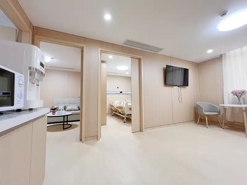 Fosun Chancheng IMC luxury suite open-plan living room with separate patient bedroom &mdash; two-bedroom suite Guangzhou